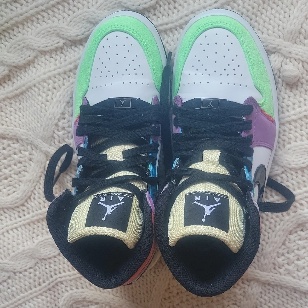 Nike Air Jordan Sneakers with Gold and Black Accents SZ 6.5